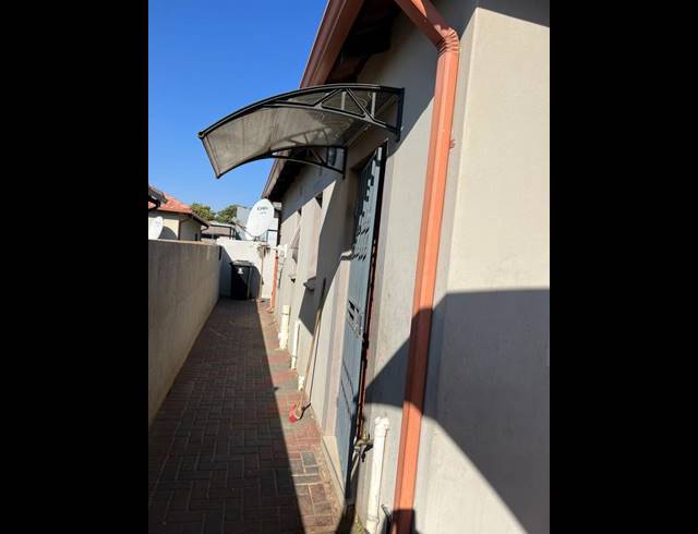 3 BEDROOM HOUSE FOR SALE IN CLAYVILLE